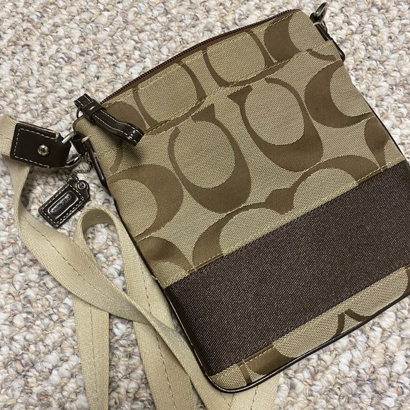 Coach Crossbody Monogram Brown Canvas, great condition in classic brown/beige - Picture 1 of 5
